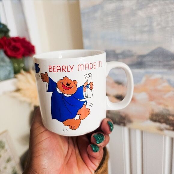 VTG 80's " Bearly Made It" Graduation Coffee Mug. - Picture 5 of 15